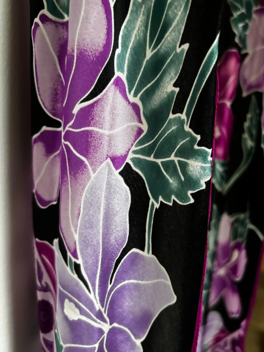 VTG Oscar de la Renta silk twill scarf. purple and magenta floral pattern